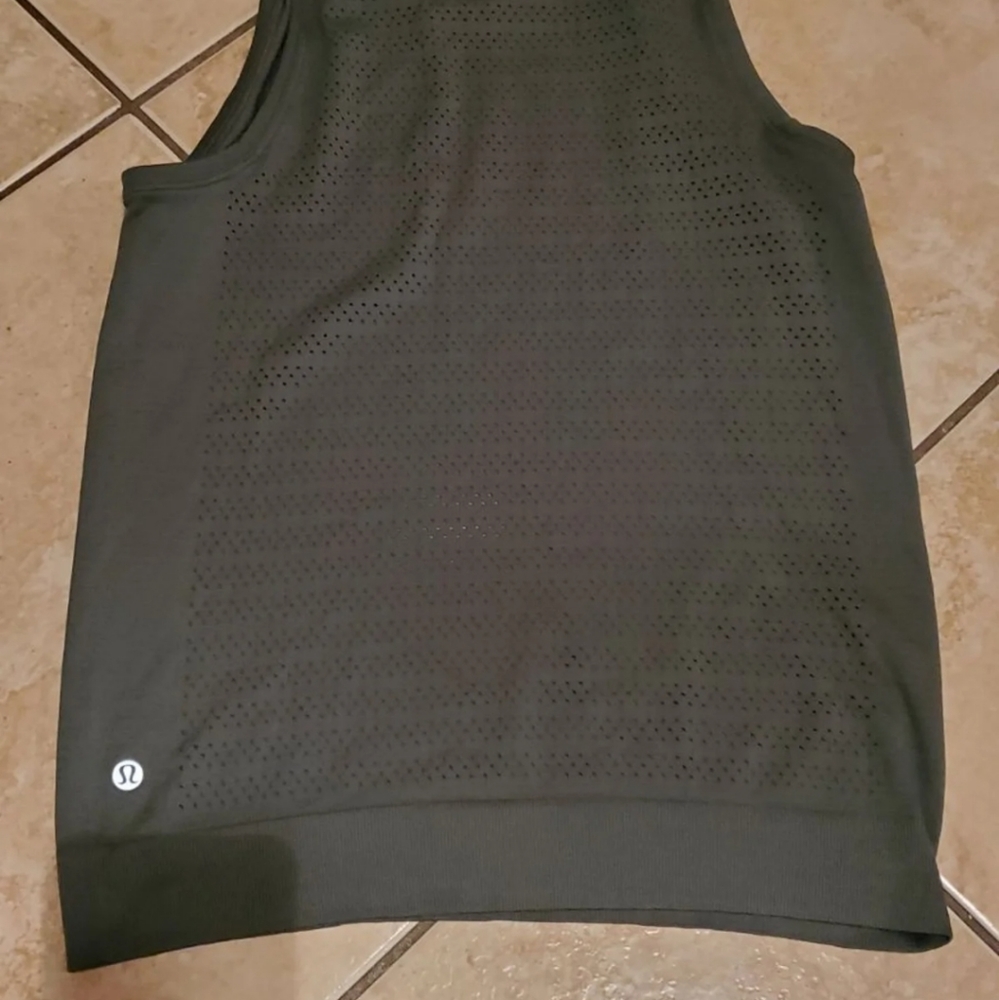 Lululemon Muscle Tank - Picture 2 of 4
